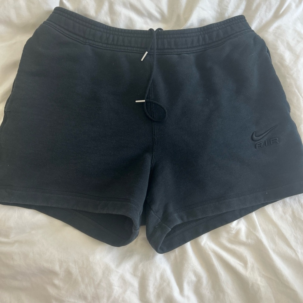 Men’s Nike shorts size L